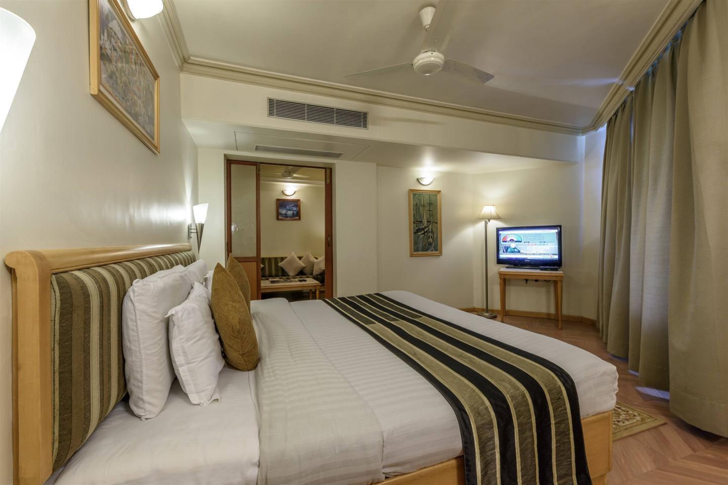 Comfort Inn President Near Ahmedabad Junction Station Экстерьер фото