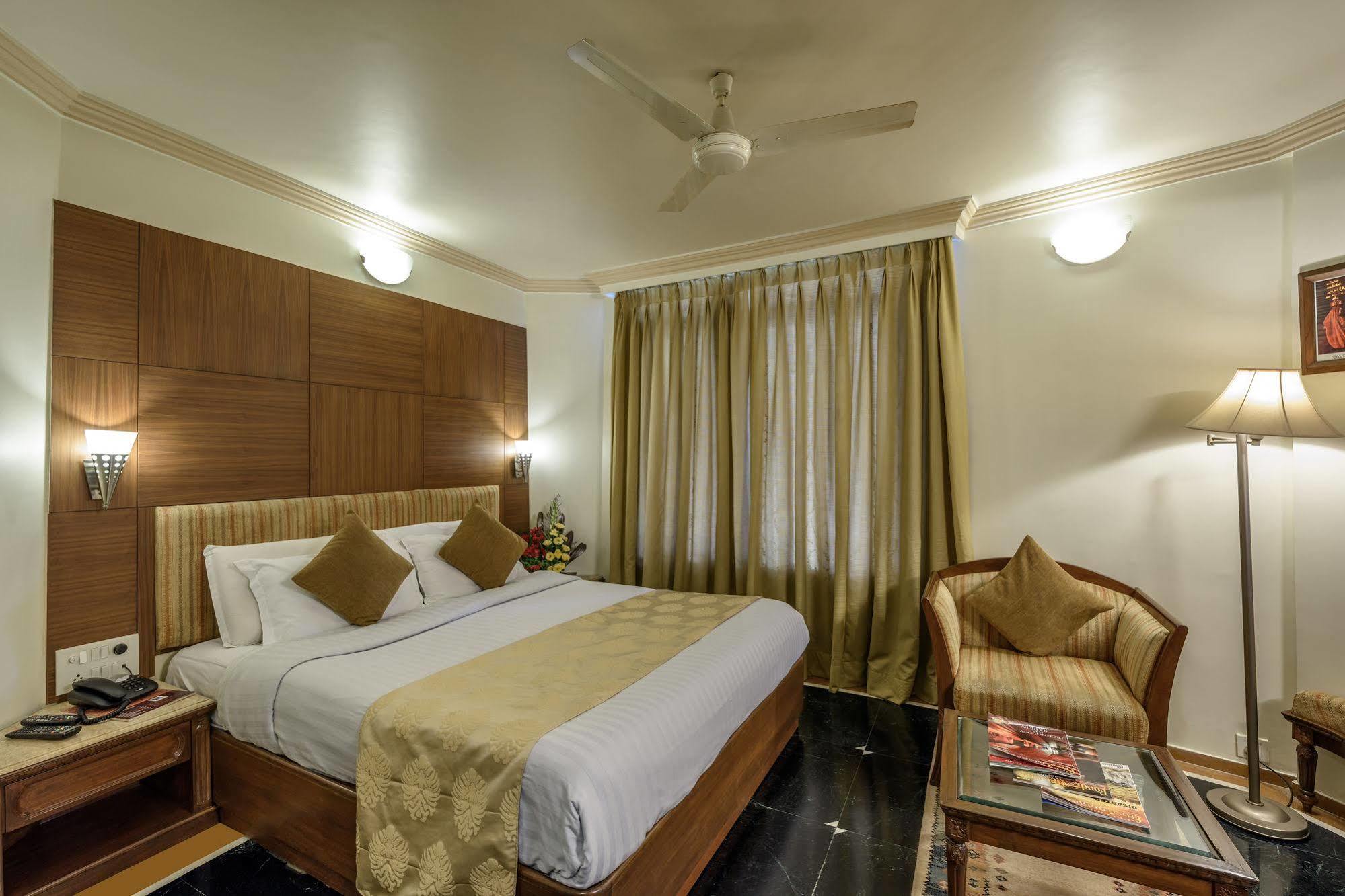 Comfort Inn President Near Ahmedabad Junction Station Экстерьер фото
