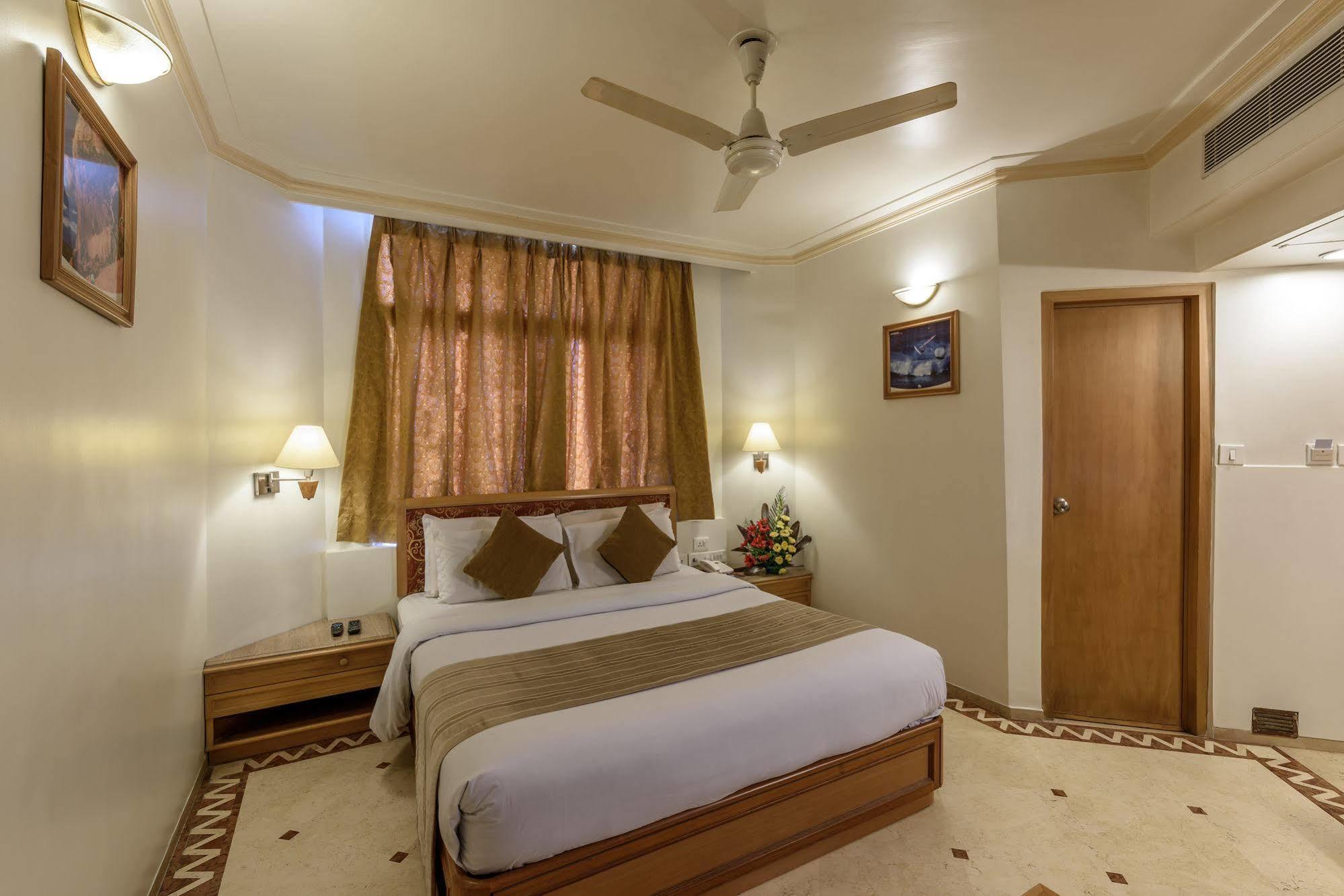 Comfort Inn President Near Ahmedabad Junction Station Экстерьер фото