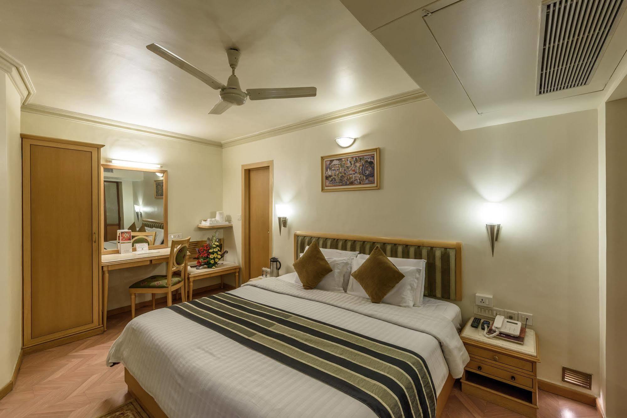 Comfort Inn President Near Ahmedabad Junction Station Экстерьер фото