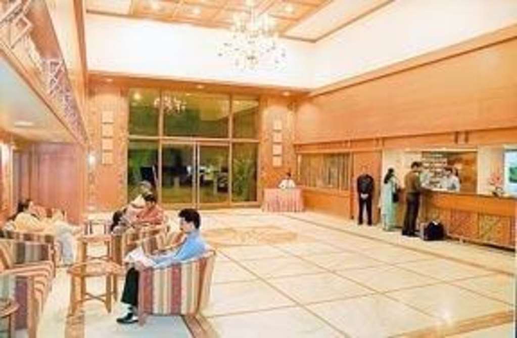 Comfort Inn President Near Ahmedabad Junction Station Интерьер фото