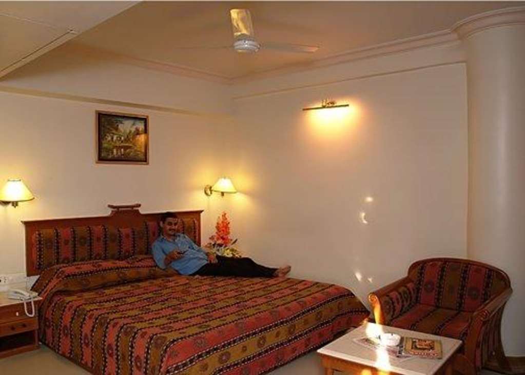Comfort Inn President Near Ahmedabad Junction Station Номер фото