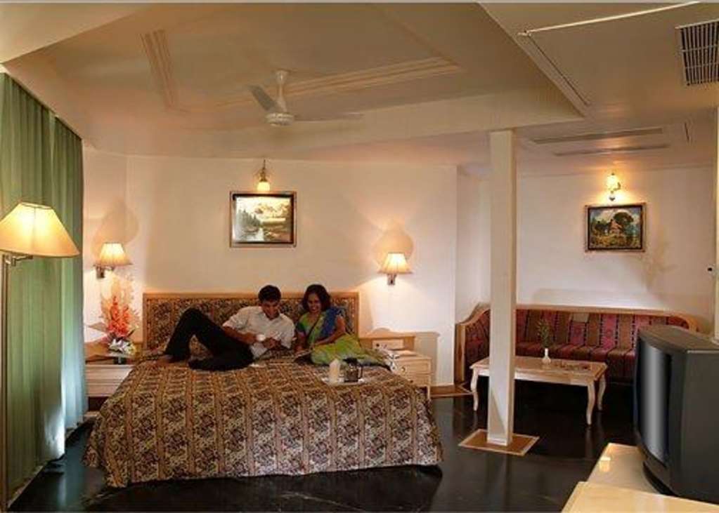 Comfort Inn President Near Ahmedabad Junction Station Экстерьер фото